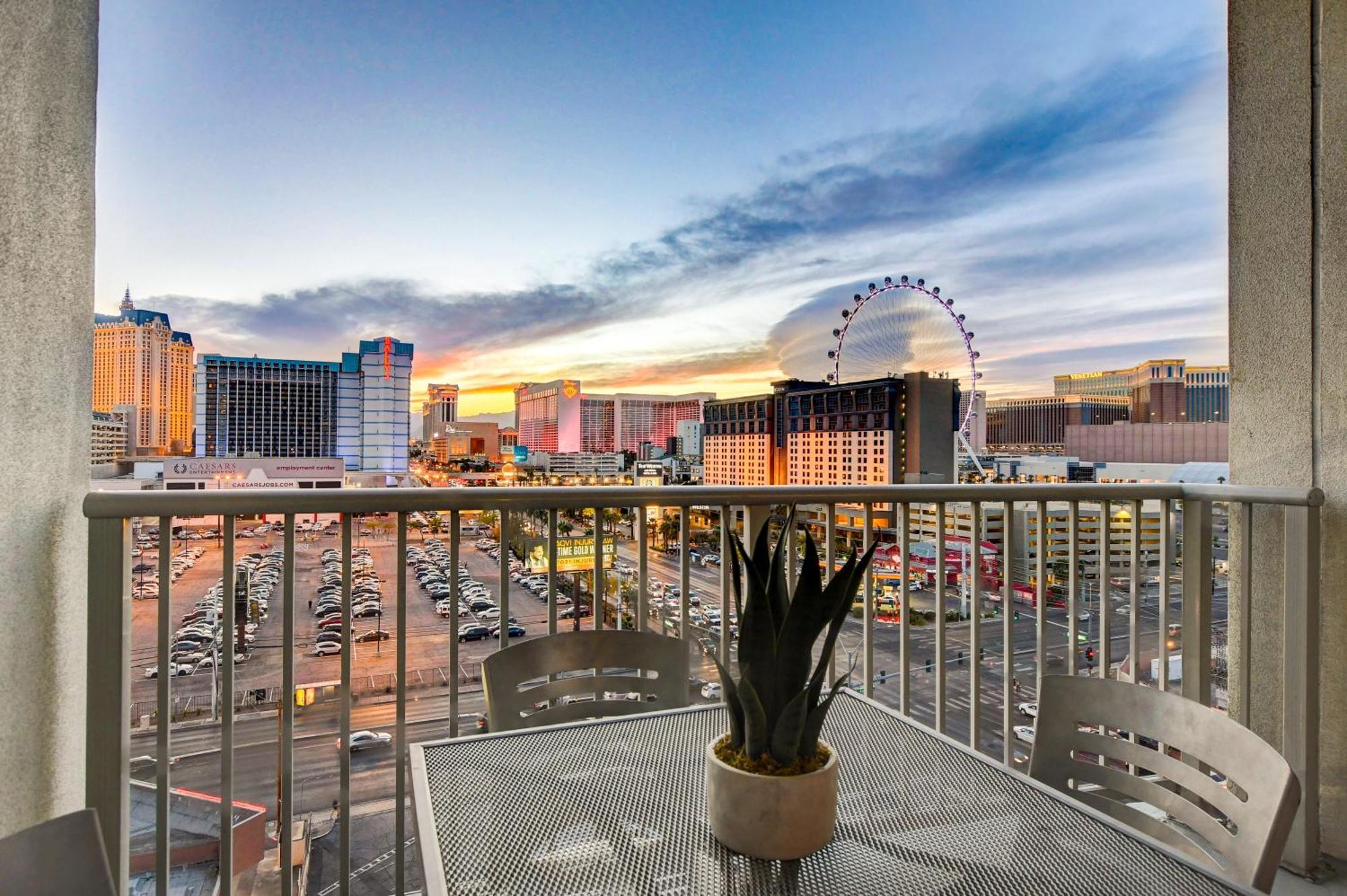 Ultimate Las Vegas Getaway One Bedroom Suite With Balcony, Kitchen, Gym, Pool & Free Parking Номер фото