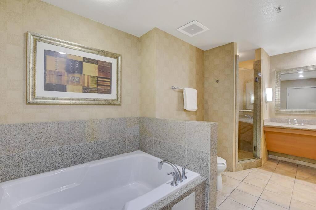 Ultimate Las Vegas Getaway One Bedroom Suite With Balcony, Kitchen, Gym, Pool & Free Parking Экстерьер фото